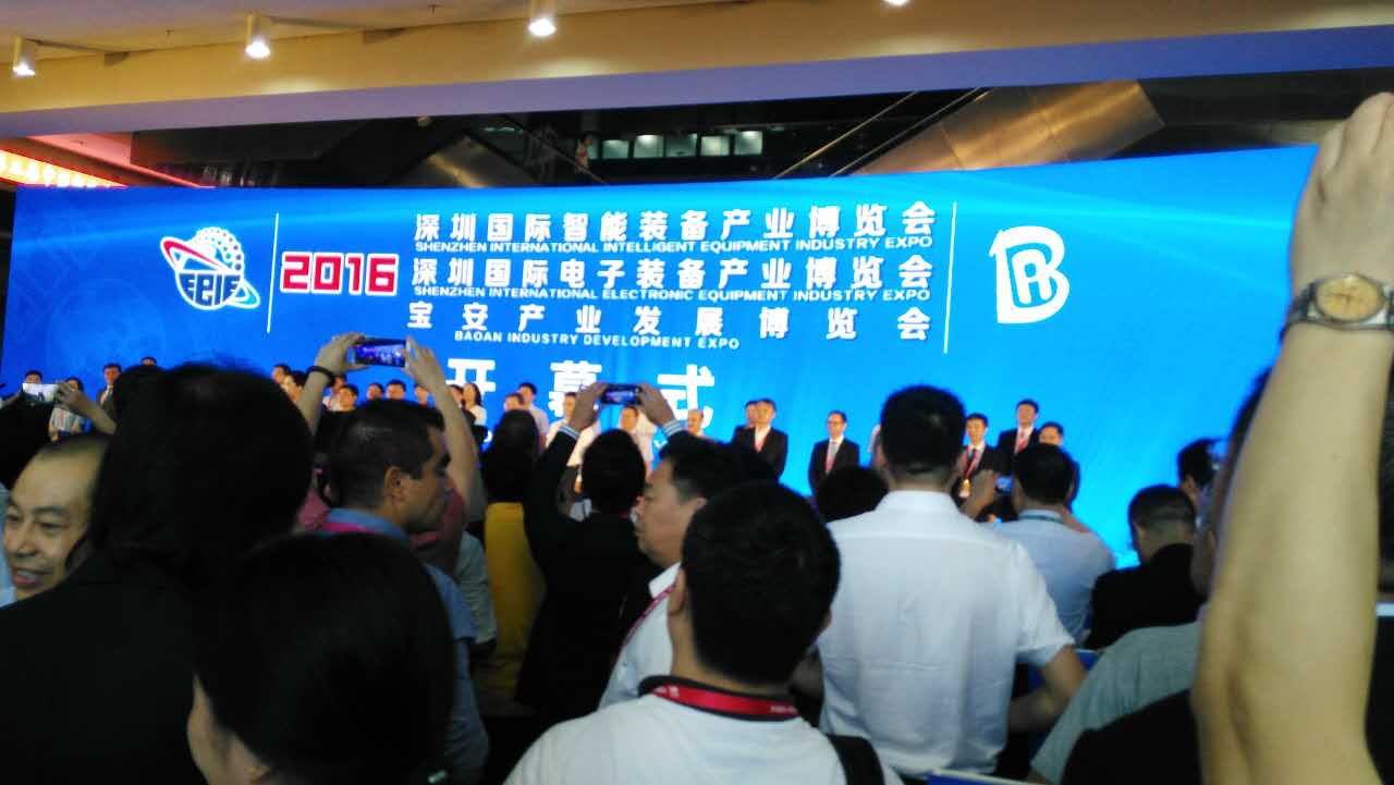 展會(huì)開(kāi)幕式（凱恩利領(lǐng)導(dǎo)位在主席臺(tái)上）