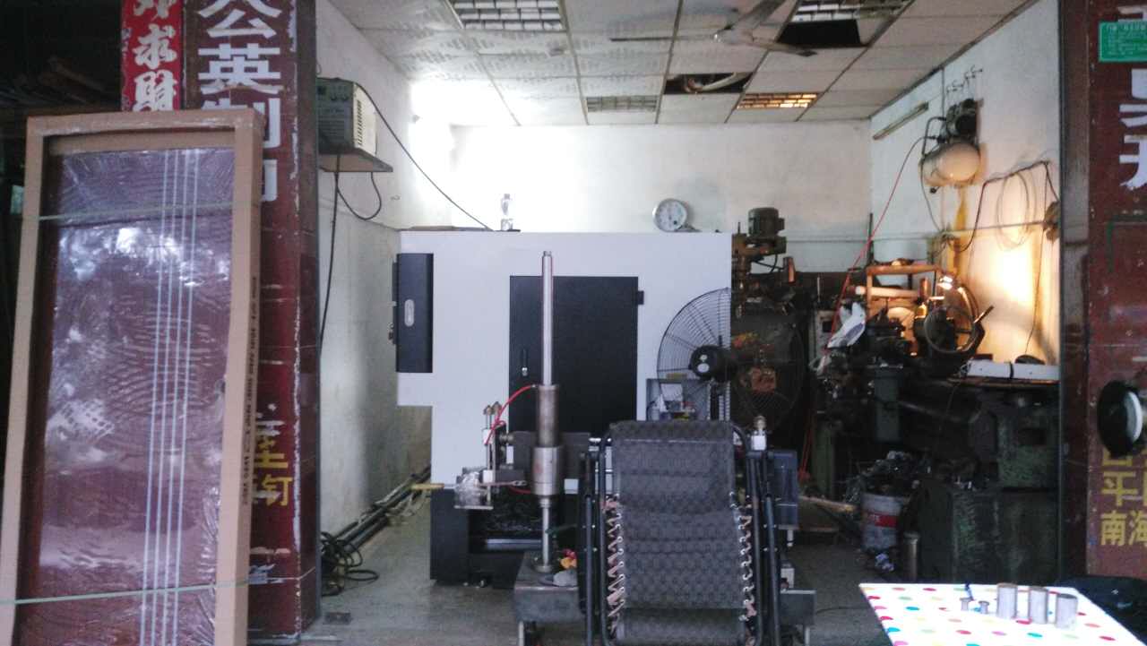 黃步鵬老板的 CKX6146ED (46標(biāo)準(zhǔn)刀塔機(jī)）放置現(xiàn)場(chǎng)所