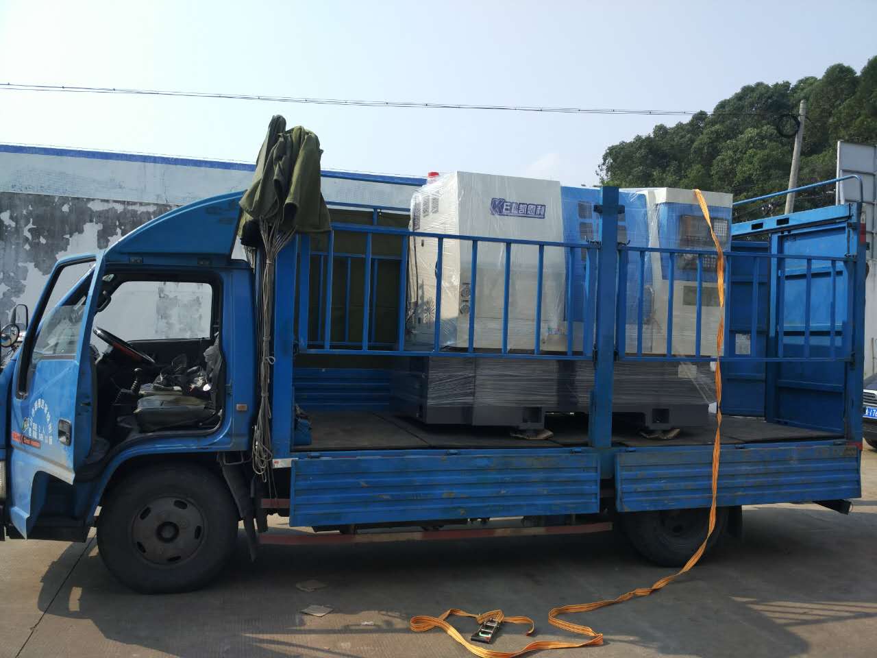 凱恩利裝車完畢，準(zhǔn)備出發(fā)