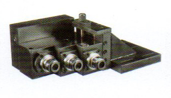 控制系統(tǒng)及主軸電機(jī)采用伺服主軸，加裝兩軸徑向或軸向伺服動(dòng)力頭?？蓪?shí)現(xiàn)主軸360度任意分度定位，鉆、攻、銑功能。