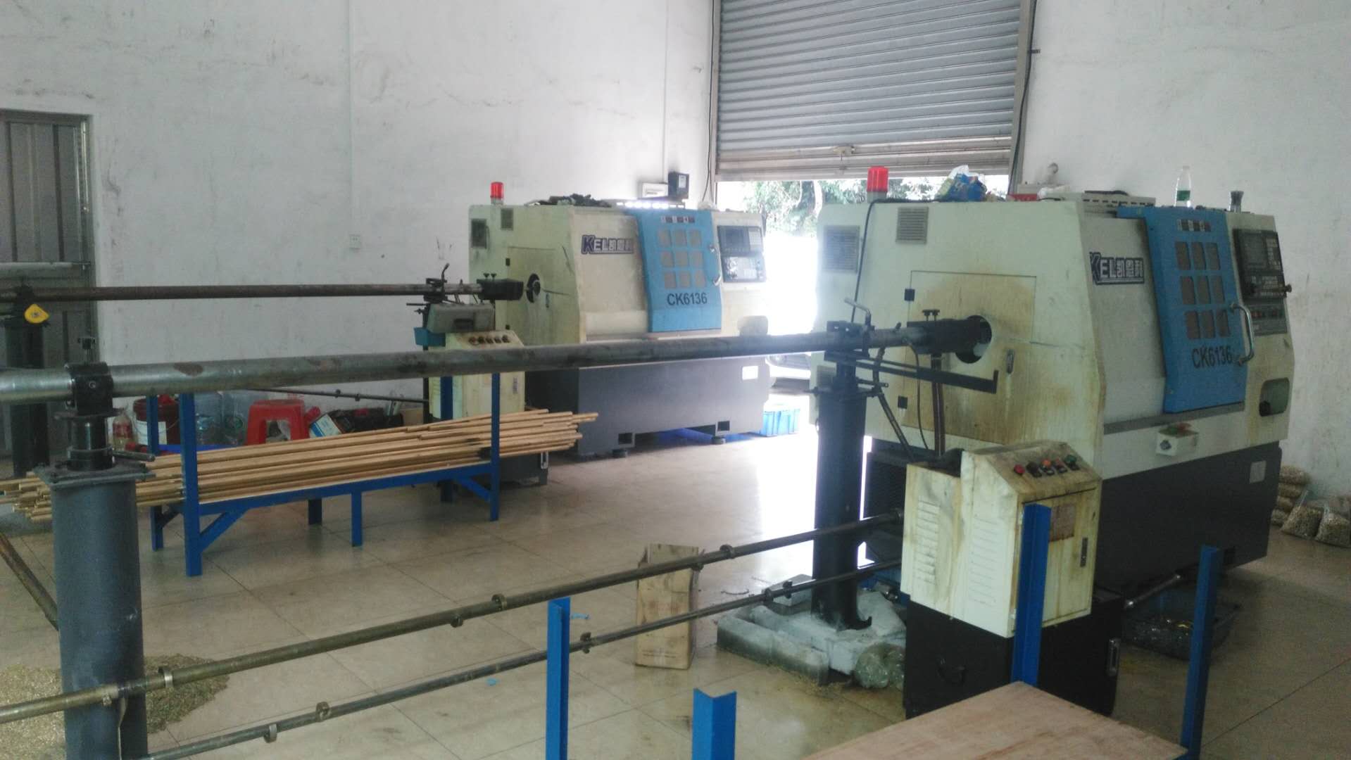 第一臺機(jī)36數(shù)控車床在2016年11月19日（簽訂合同，簽約人：李佳） ，第二臺機(jī)：36數(shù)控車床在2017年03月24日（簽訂合同，簽約人：楊華勇）