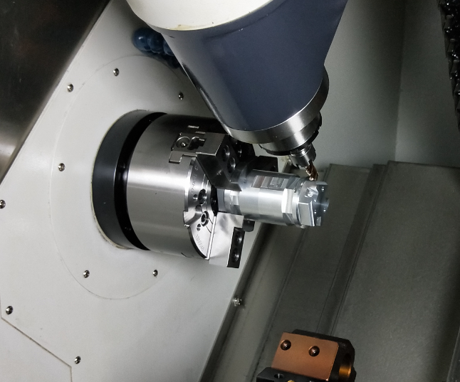 可以轉(zhuǎn)向變角度的動(dòng)力頭