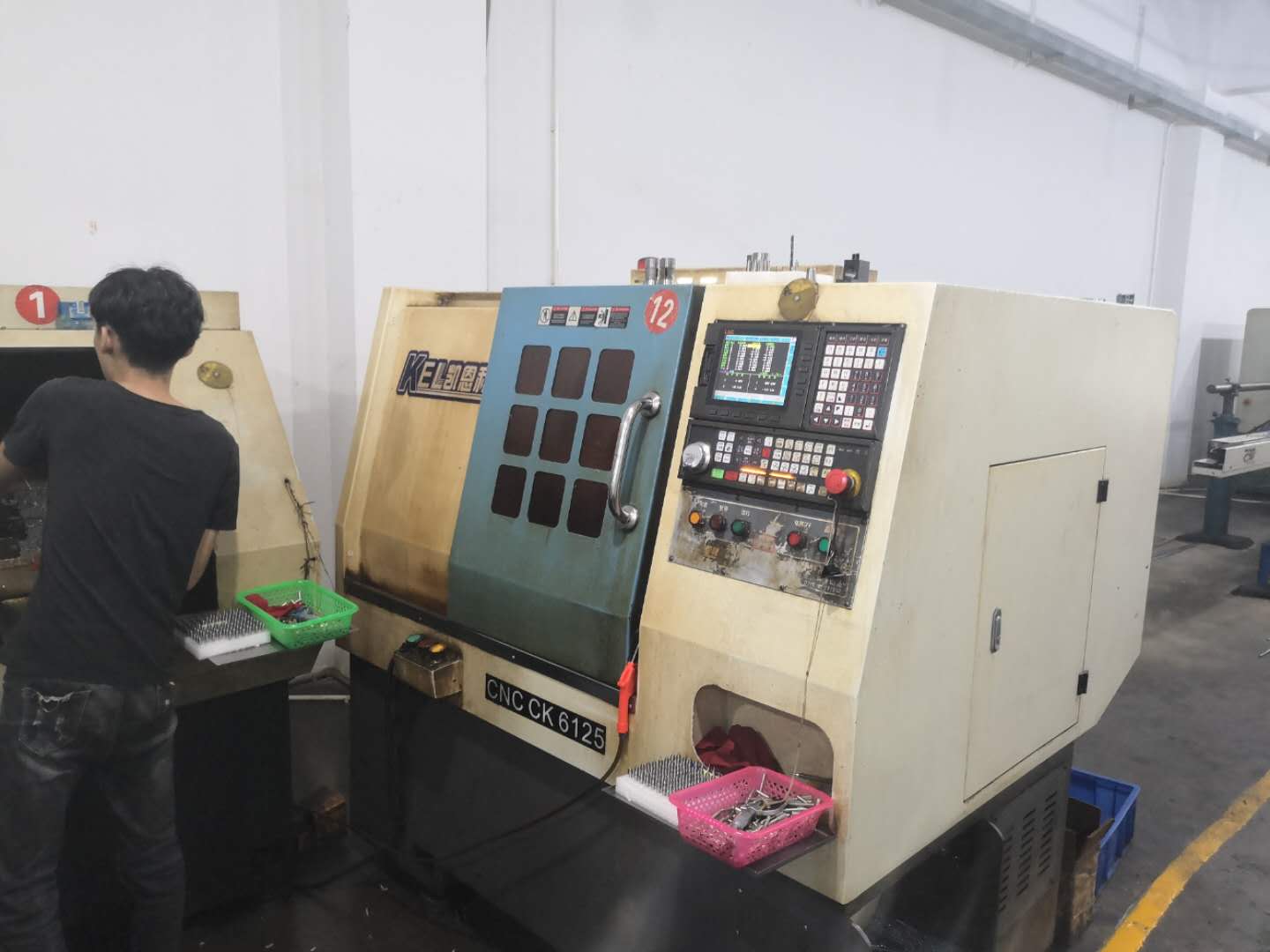 凱恩利數(shù)控車(chē)床作業(yè)中