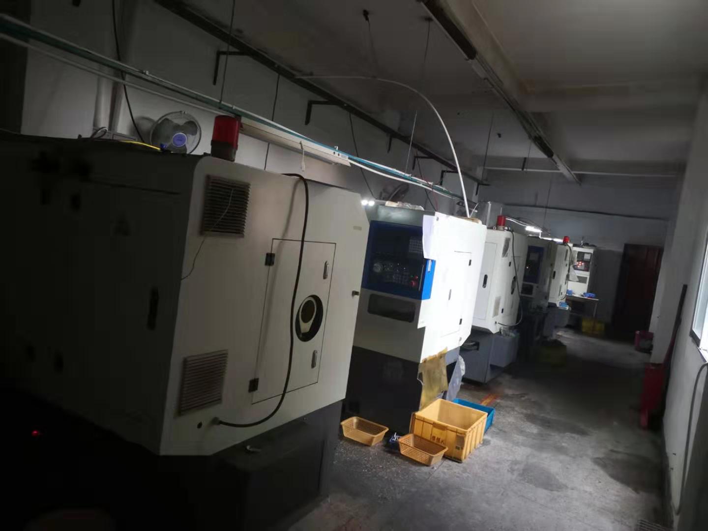 現(xiàn)在機(jī)器擺在一樓，總的有六~七臺(tái)機(jī)，六臺(tái)機(jī)是中山凱恩利機(jī)械的。其中36機(jī)5臺(tái)，46機(jī)1臺(tái)